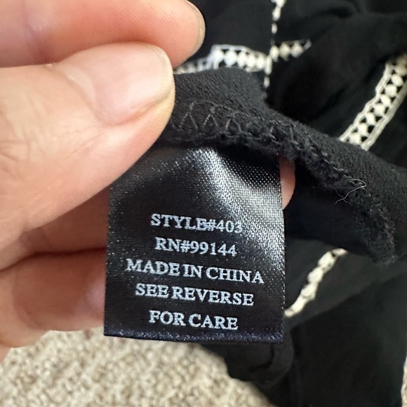 Lapis Black and White Long Sleeve Ruffled Blouse size L - Picture 8 of 9